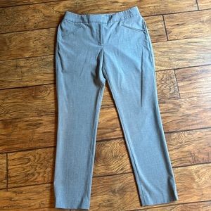 Tahari dress pants. Gray color. Size 6. Front zipper. Front and back pockets.